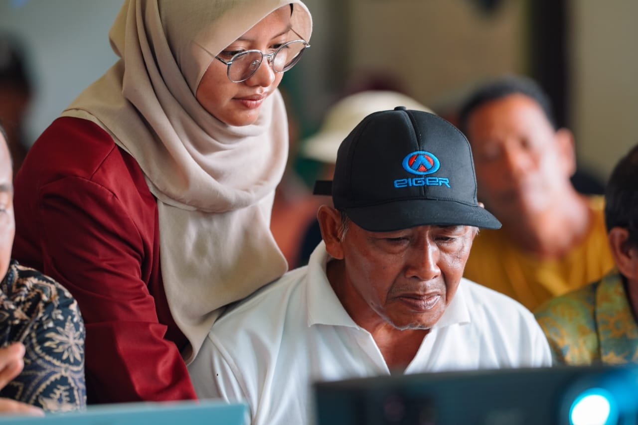 Read more about the article Pelatihan Pemanfaatan Data Citra Satelit Dan Sistem Informasi Geografis Dalam Mendukung Ketahanan Pangan Di Gapoktan Fajar Utama Kecamatan Selakau Kabupaten Sambas Kalimantan Barat