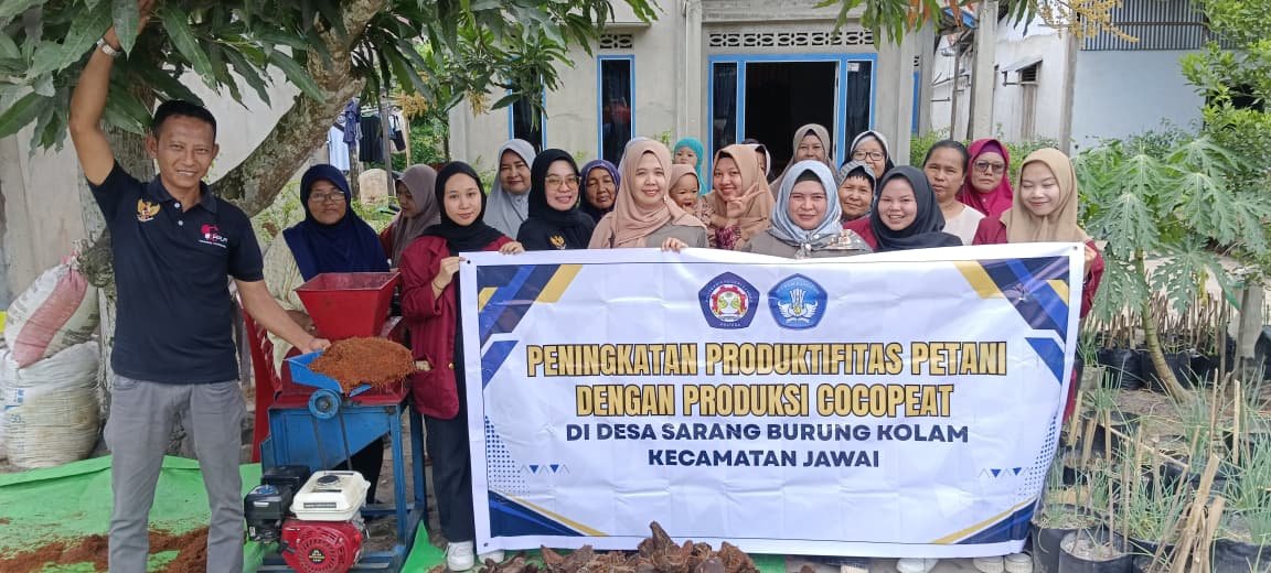 Read more about the article Petani Desa Sarang Burung Kolam Kini Olah Sabut Kelapa Jadi Cocopeat: Solusi Produktif dan Ramah Lingkungan