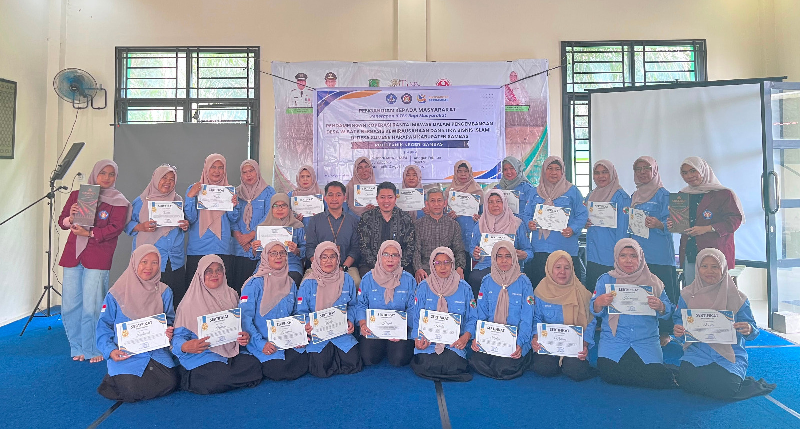 You are currently viewing Politeknik Negeri Sambas Dampingi Koperasi Rantai Mawar Kembangkan Desa Wisata Berbasis Kewirausahaan dan Etika Bisnis Islami