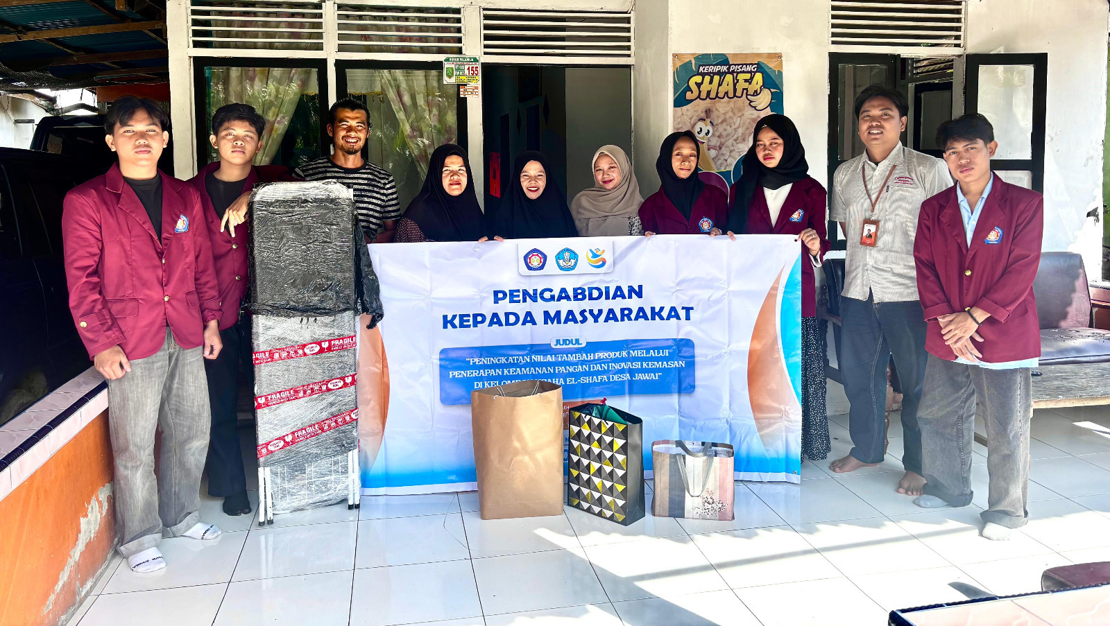 You are currently viewing Tingkatkan Nilai Tambah Keripik Pisang, Kelompok Usaha El-Shafa Dapat Pendampingan Keamanan Pangan dan Inovasi Kemasan