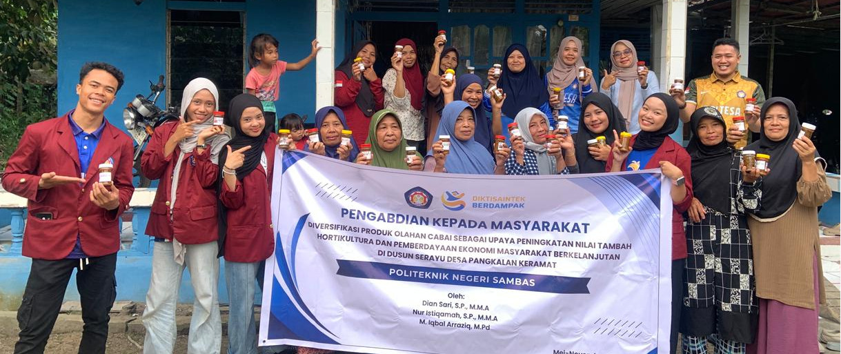 You are currently viewing Politeknik Negeri Sambas Dorong Diversifikasi Olahan Cabai Di Dusun Serayu